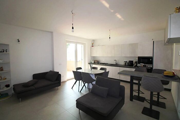 Appartamento quadrilocale in vendita in Via Guittone dArezzo Civitanova Marche, Civitanova Marche