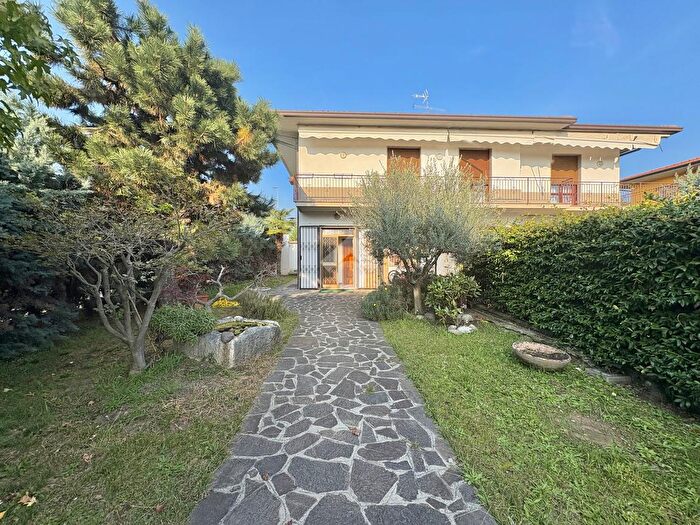 Appartamento trilocale in vendita in Via Lazzaretto, Adro