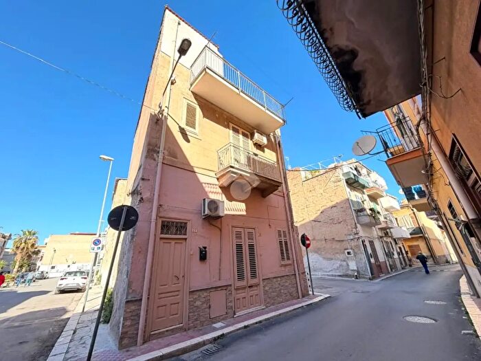 Casa trilocale in vendita in Via Celsi, Ficarazzi