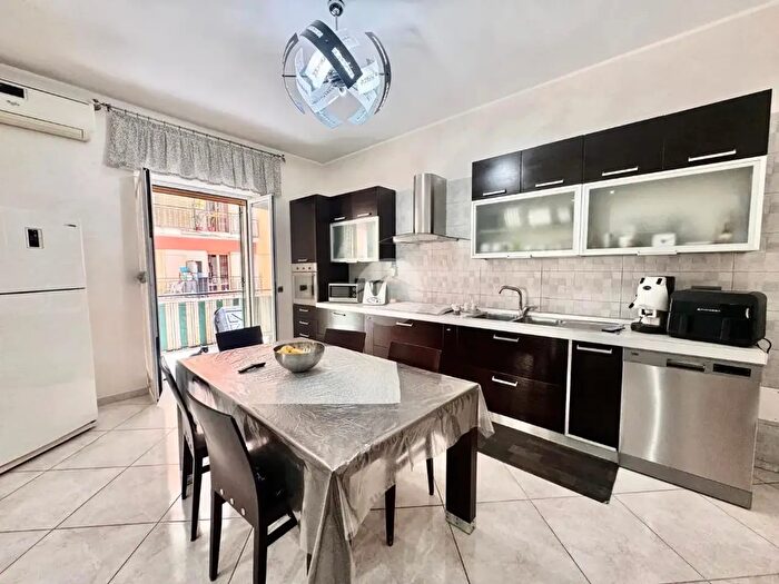 Appartamento trilocale in vendita in Via Raffaele Viviani, Casoria