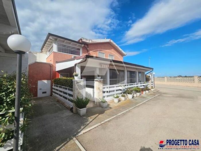 Casa trilocale in vendita in Strada Comunale Canna Fresca, Margherita Di Savoia