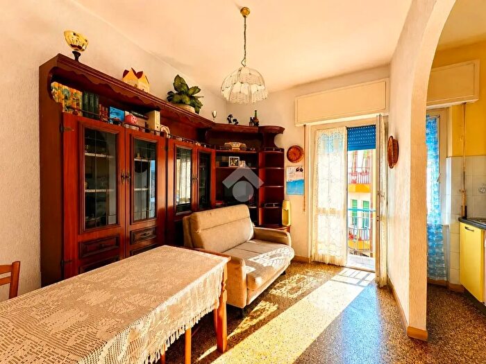Appartamento trilocale in vendita in Via San Lorenzo, Savona
