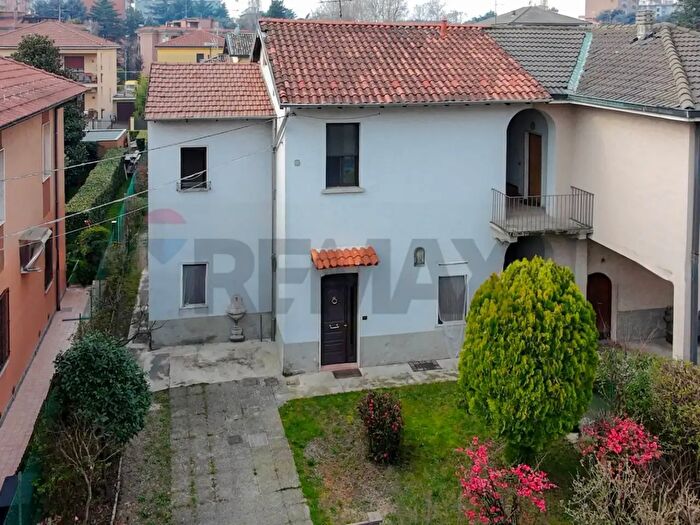 Casa quadrilocale in vendita in Via Don Enrico Tazzoli, Rho