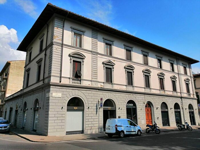 Appartamento quadrilocale in affitto in Piazza Francesco Ferrucci, San Niccolò, Firenze
