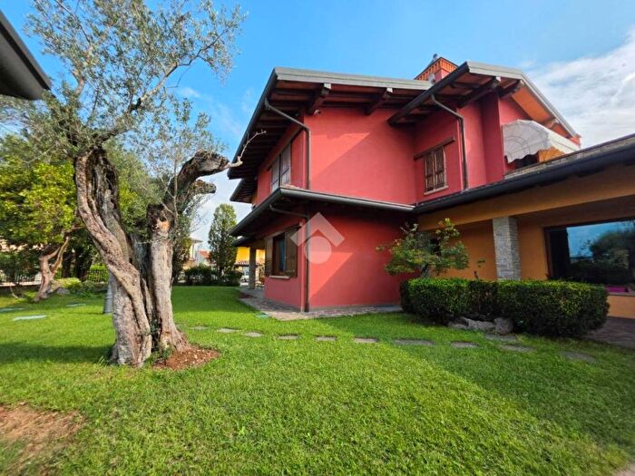 Casa con 5 locali in vendita in Via Eugenio Montale, Centro, Cavernago