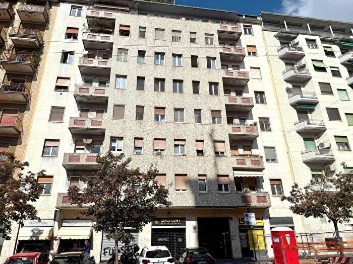 Appartamento trilocale in vendita in Via Giulio Romano, Milano