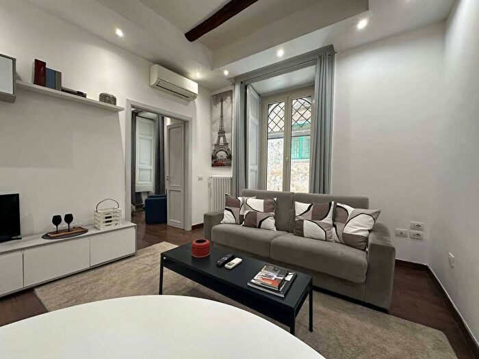 Appartamento bilocale in affitto in Salita San Maria Apparente, Chiaia, Napoli