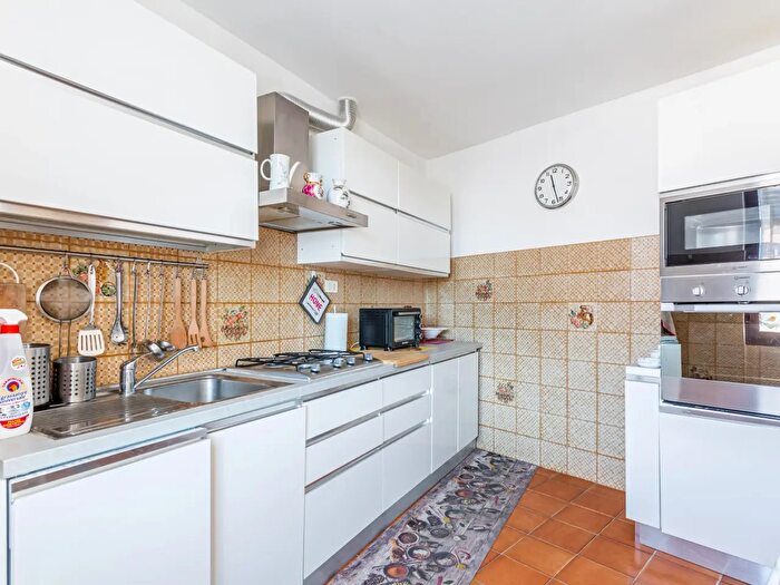Appartamento trilocale in vendita in Via Cesare Battisti, Montegrino Valtravaglia