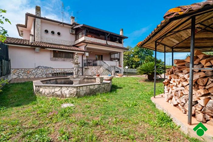 Appartamento con 5 locali in vendita in Str del Bosco, Latina