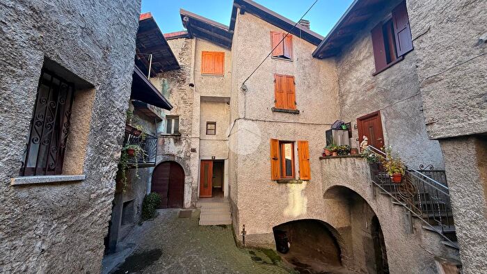 Casa quadrilocale in vendita in Via Dassa, Sellero