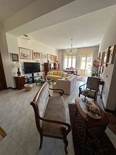 Appartamento con 6 locali in vendita in Via Alessandro Manzoni, Cagliari