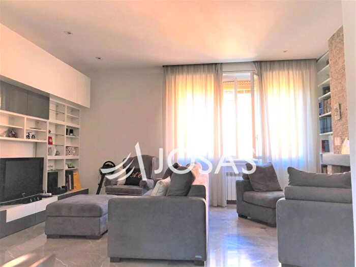 Appartamento quadrilocale in affitto in Via di Villa Ada, Trieste Coppedè, Roma