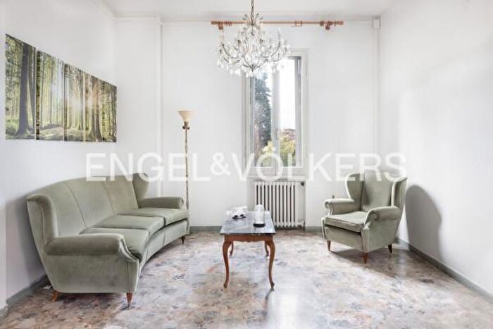 Appartamento con 6 locali in vendita in Via Malta, Bologna