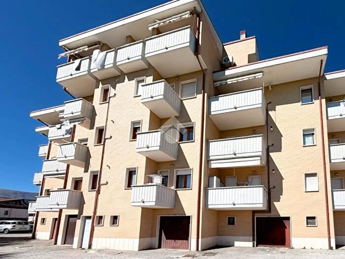 Appartamento quadrilocale in vendita in Via Lanciano, LAquila