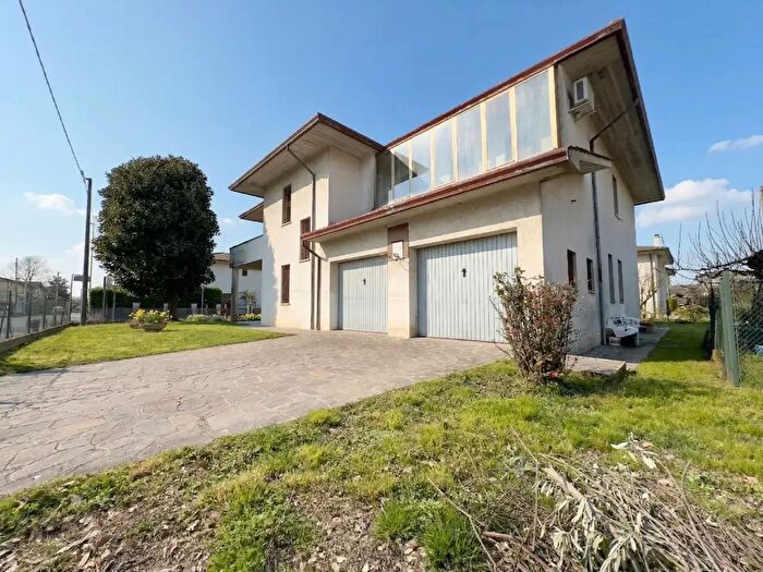 Casa quadrilocale in vendita in Via SantAgnese, Selvazzano Dentro