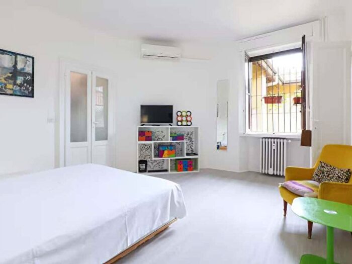 Appartamento bilocale in affitto in Via Nino Oxilia, Pasteur, Milano