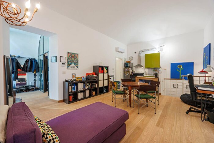 Appartamento trilocale in vendita in Via Giacinto Collegno, Torino