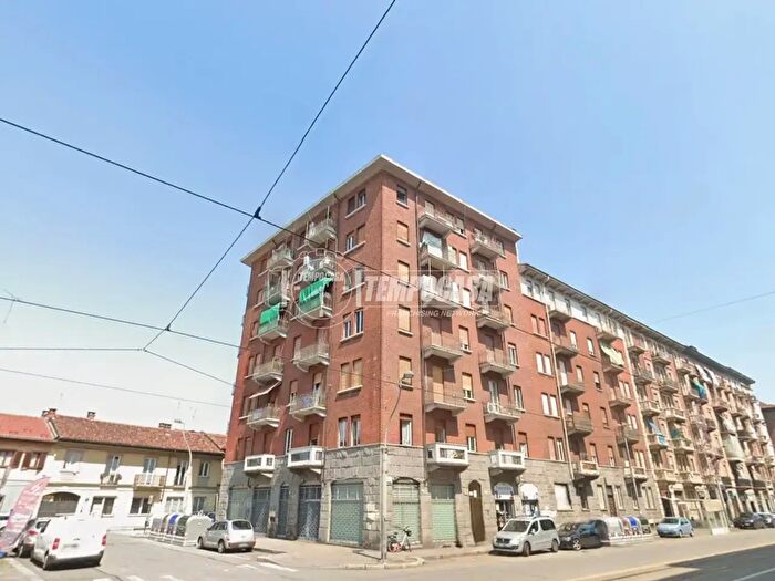 Appartamento con 6 locali in vendita in Corso Giulio Cesare, Torino