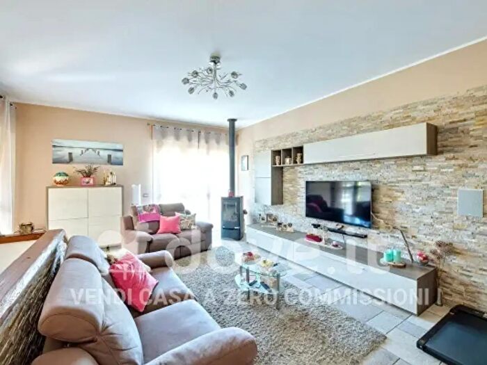 Casa con 6 locali in vendita in Via Giuseppe Verdi, Cuveglio