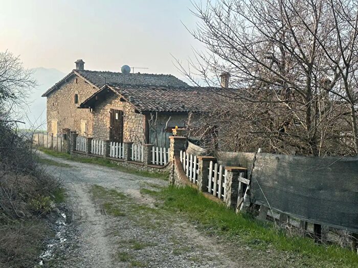 Casa con 8 locali in vendita in Via Canovella, Marzabotto
