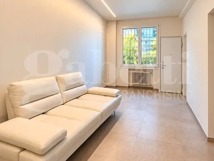 Appartamento con 5 locali in vendita in Via Giardini, Modena