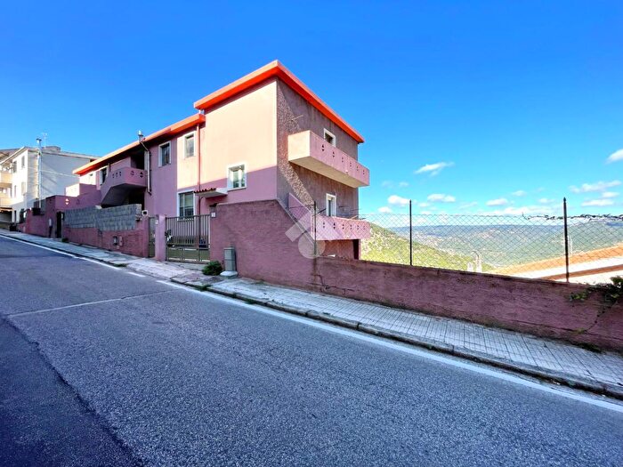 Appartamento quadrilocale in vendita in Via Lollove, Nuoro