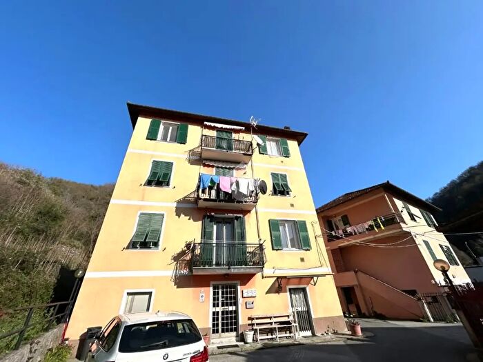 Appartamento quadrilocale in vendita in Via Pernecco Inferiore, Serra Ricco