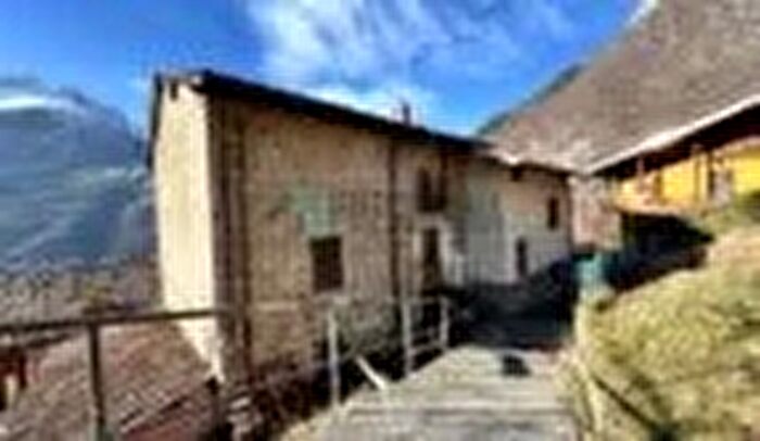 Casa con 20 locali in vendita in Ardesio