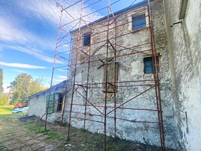 Casa quadrilocale in vendita in Strada Palena, San Leo