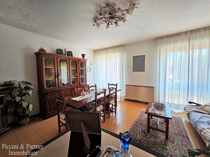 Appartamento con 6 locali in vendita in Via Italia, Torrita Di Siena