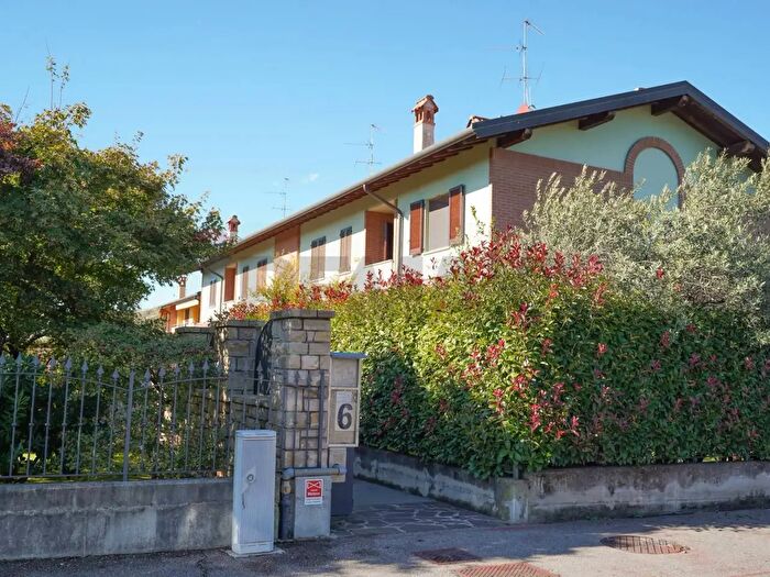 Casa con 7 locali in vendita in Levate