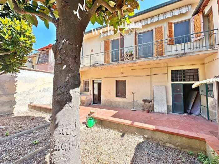 Casa con 5 locali in vendita in Campi Bisenzio