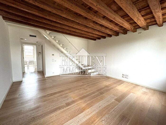 Casa quadrilocale in affitto in Contrà Cantarane, Centro Storico, Vicenza