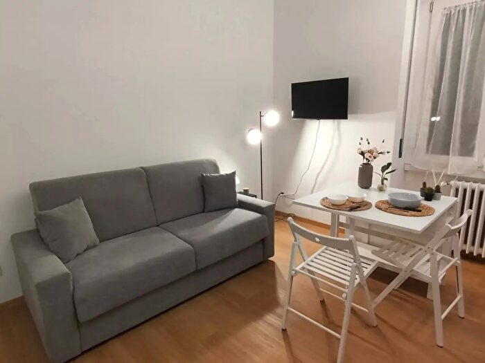 Appartamento monolocale in affitto in Piazza Insubria, Milano