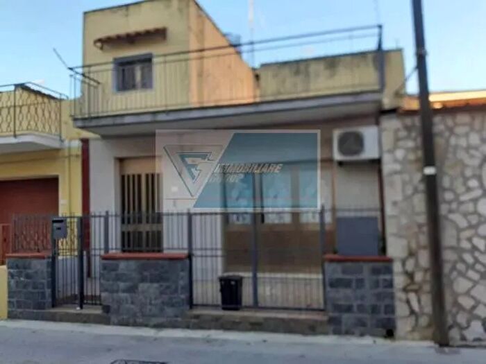 Casa con 15 locali in vendita in Siracusa