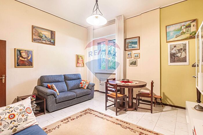 Appartamento trilocale in vendita in Viale San Gimignano, Milano