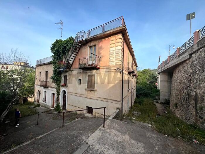 Appartamento con 11 locali in vendita in CoriglianoRossano