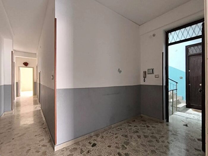 Appartamento trilocale in vendita in Via dello Scanzano, Palermo