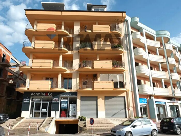 Appartamento con 7 locali in vendita in Viale Aldo Moro, Favara