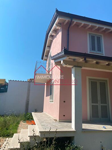 Casa con 5 locali in vendita in Camaiore