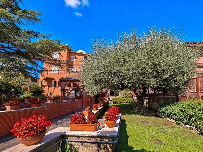 Casa con 8 locali in vendita in Via del Casale dAntoni, Roma