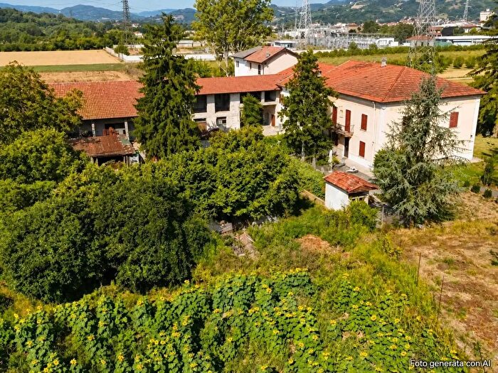 Casa con 20 locali in vendita in Bistagno