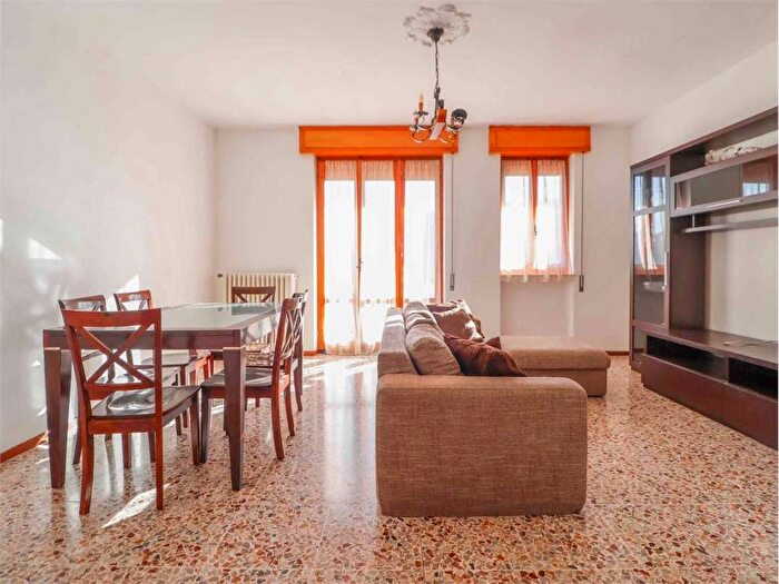 Appartamento trilocale in affitto in Via Barbarigo, Centro, Clusone