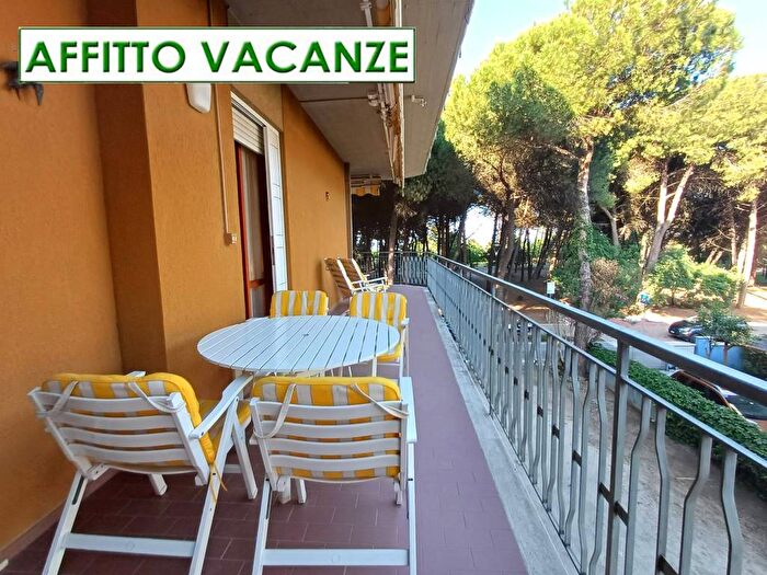 Appartamento trilocale in affitto in Viale Italia, Pinarella, Cervia