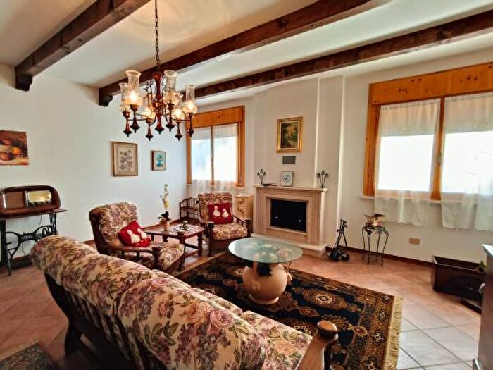 Casa con 6 locali in vendita in Via Reale, Alfonsine