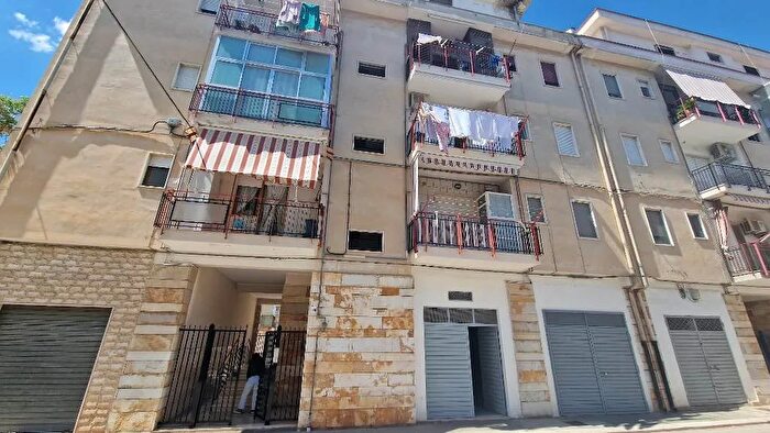 Appartamento quadrilocale in vendita in Via Milazzo Andria Andria Zona Questura SG Artigiano, Andria