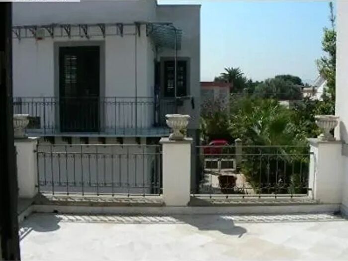 Appartamento trilocale in affitto in Via Melpomene, Palermo