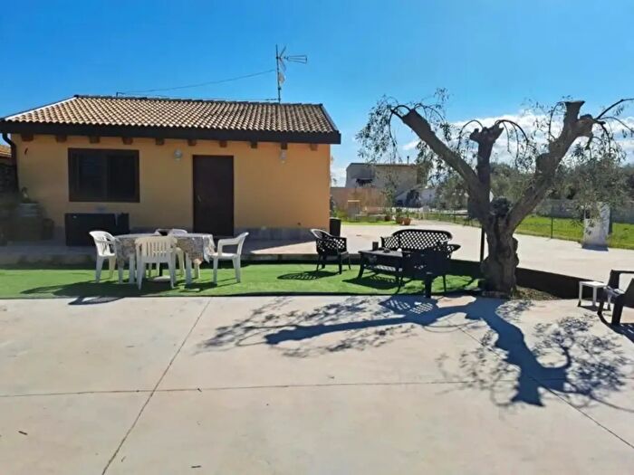 Casa quadrilocale in affitto in Floridia