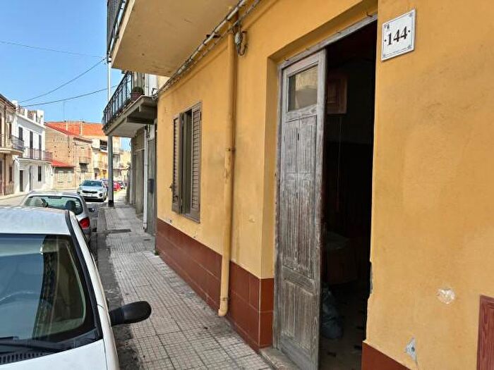 Appartamento con 5 locali in vendita in Via Generale Angelo Cambria, Barcellona Pozzo Di Gotto