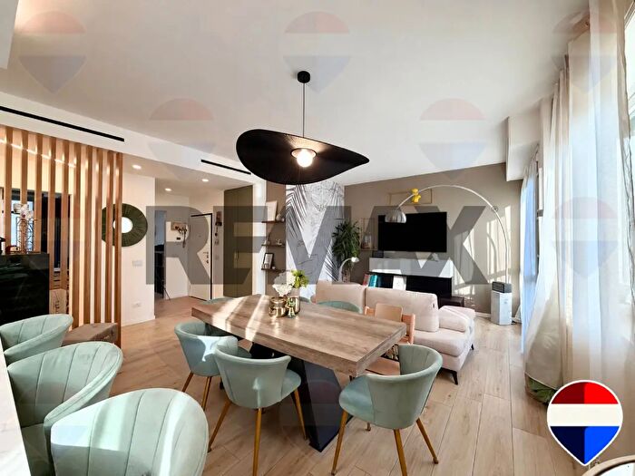 Appartamento quadrilocale in vendita in Via Sem Benelli, Milano